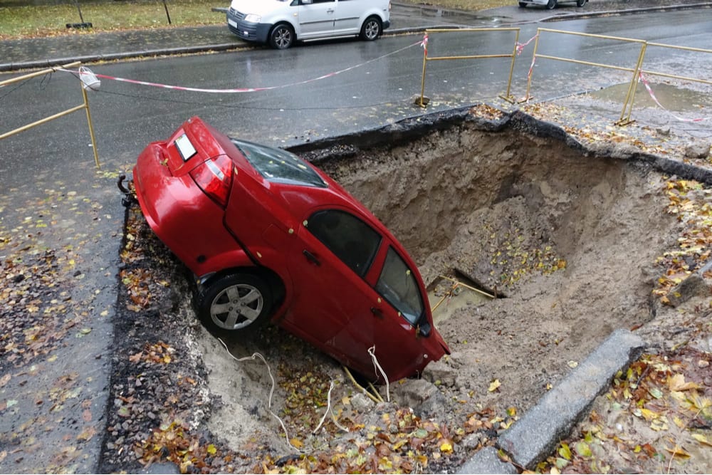 Floridas-pothole-creating-legal-problems